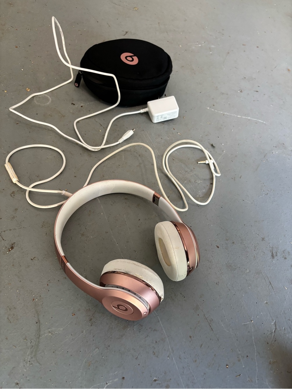 Beats by Dre Rose Gold and White Wireless Headphones with Case